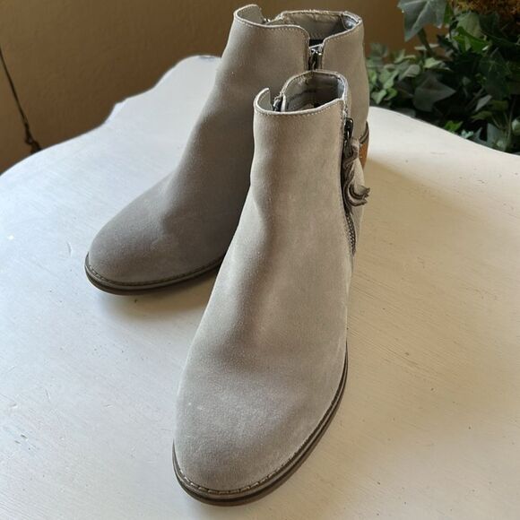 Waterproof Gray Suede Ankle Booties Minimalist Design - Picture 5 of 16